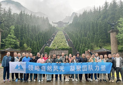 领略自然风光 凝聚团队力量